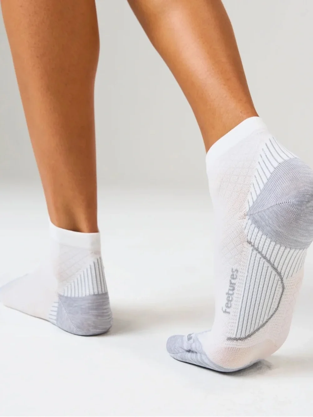 Feetures PLANTAR FASCIITIS RELIEF Sock Ultra Light Quarter 3 Pack
